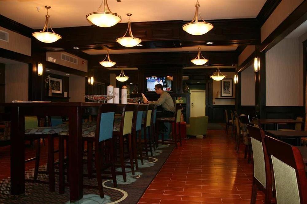 Hampton Inn Detroit Roseville Clinton Township Restaurant bilde