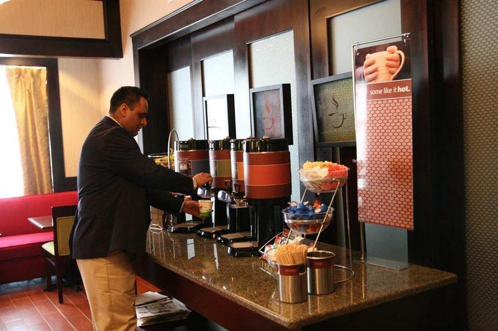 Hampton Inn Detroit Roseville Clinton Township Restaurant bilde
